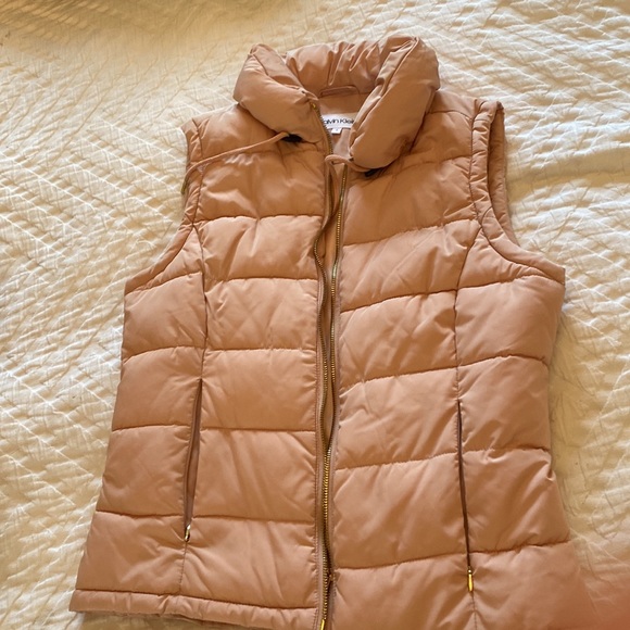 Pink puffer vest - Picture 2 of 2